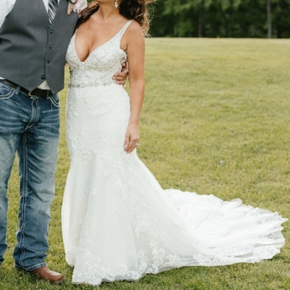 Morilee Lee #2172 Aria Lace Wedding Gown - Picture 8 of 13